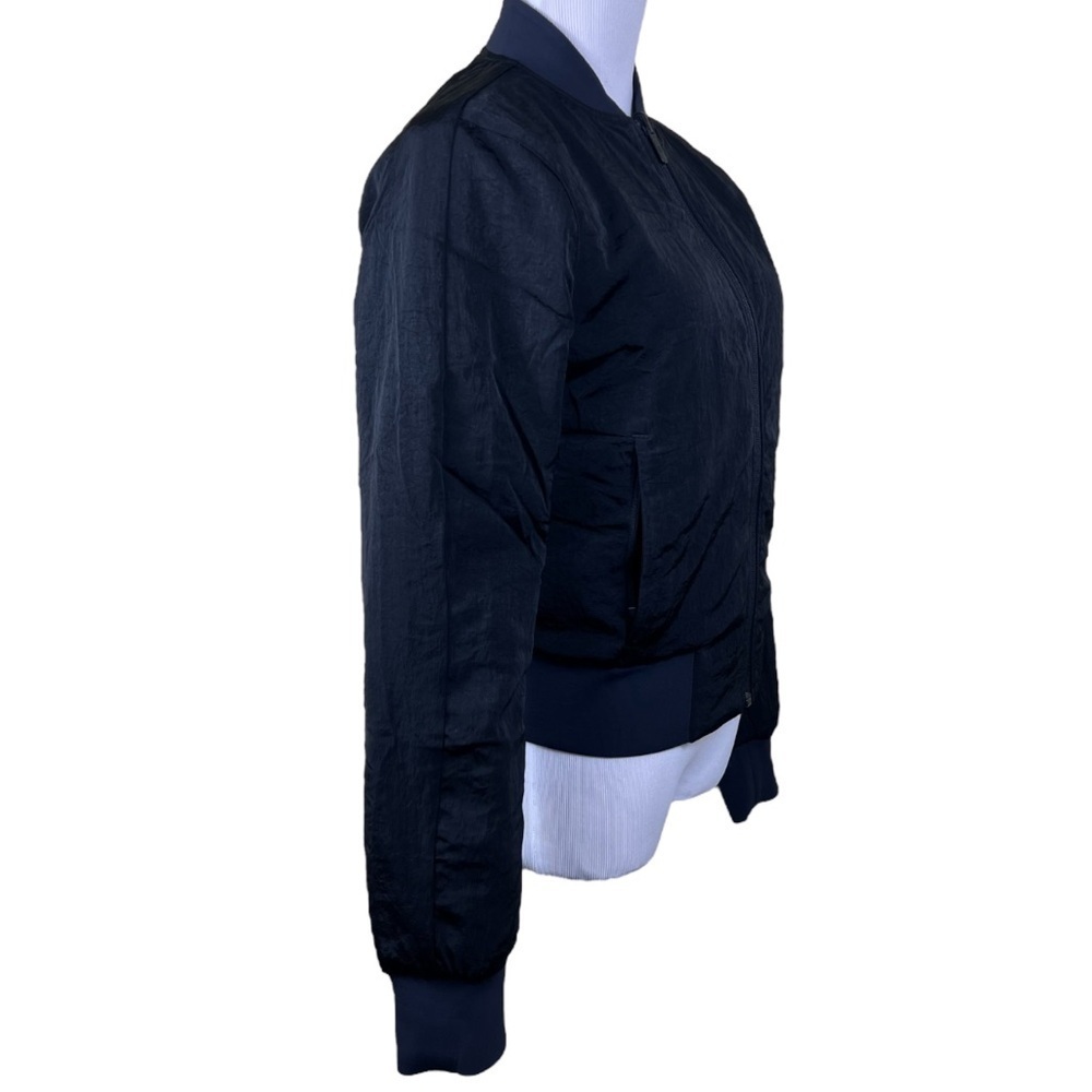 Lululemon Reversible Insulated Quilted Bomber Jacket Black 4
Water Repellent Zip - Picture 6 of 11